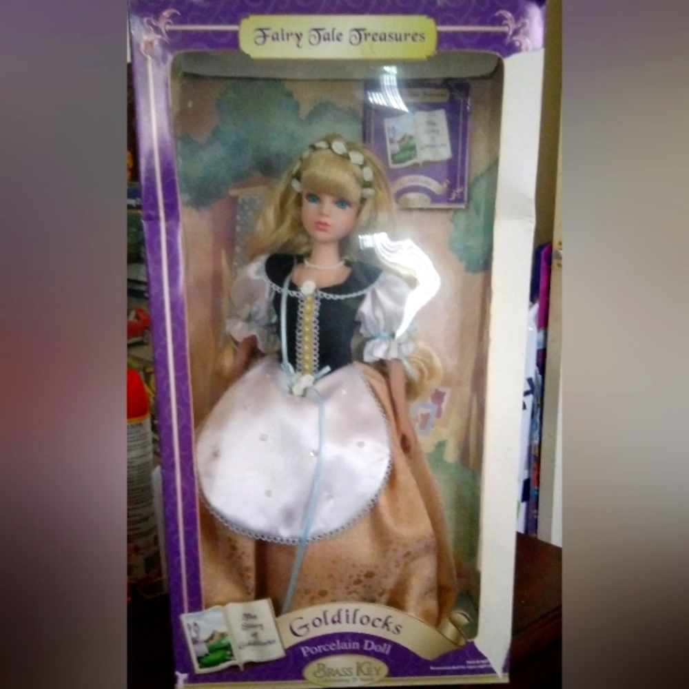 RARE VINTAGE  GOLDILOCKS PORCELAIN DOLL